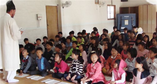 "폰 뺏고 예절 속성교육"…'청학동 서당' 다시 찾는 부모들 | 연합뉴스