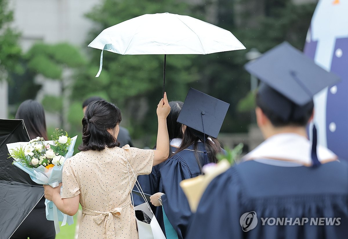 전국 곳곳 소나기에 돌풍·천둥번개…당분간 무더위 계속 | 연합뉴스