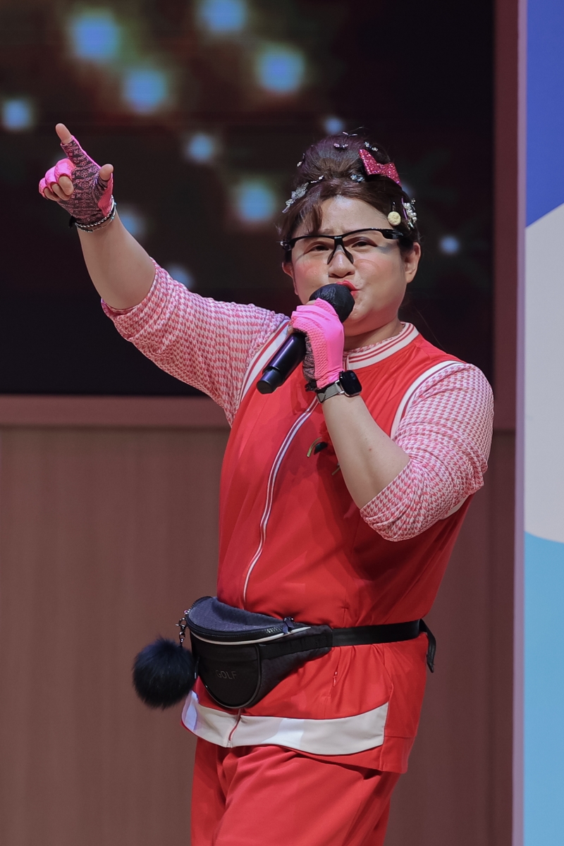 "전유성 조카 덕분에 다비이모 탄생"…웃음으로 기린 헌정 무대 | 연합뉴스