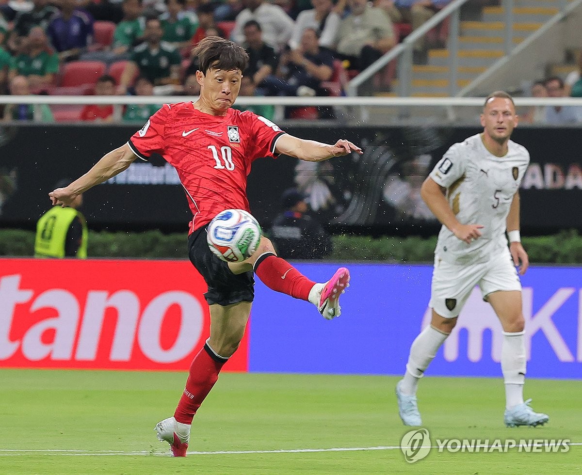 이재성, 시즌 첫 공식전서 첫 도움…팀은 포칼 1라운드 9-0 대승 | 연합뉴스