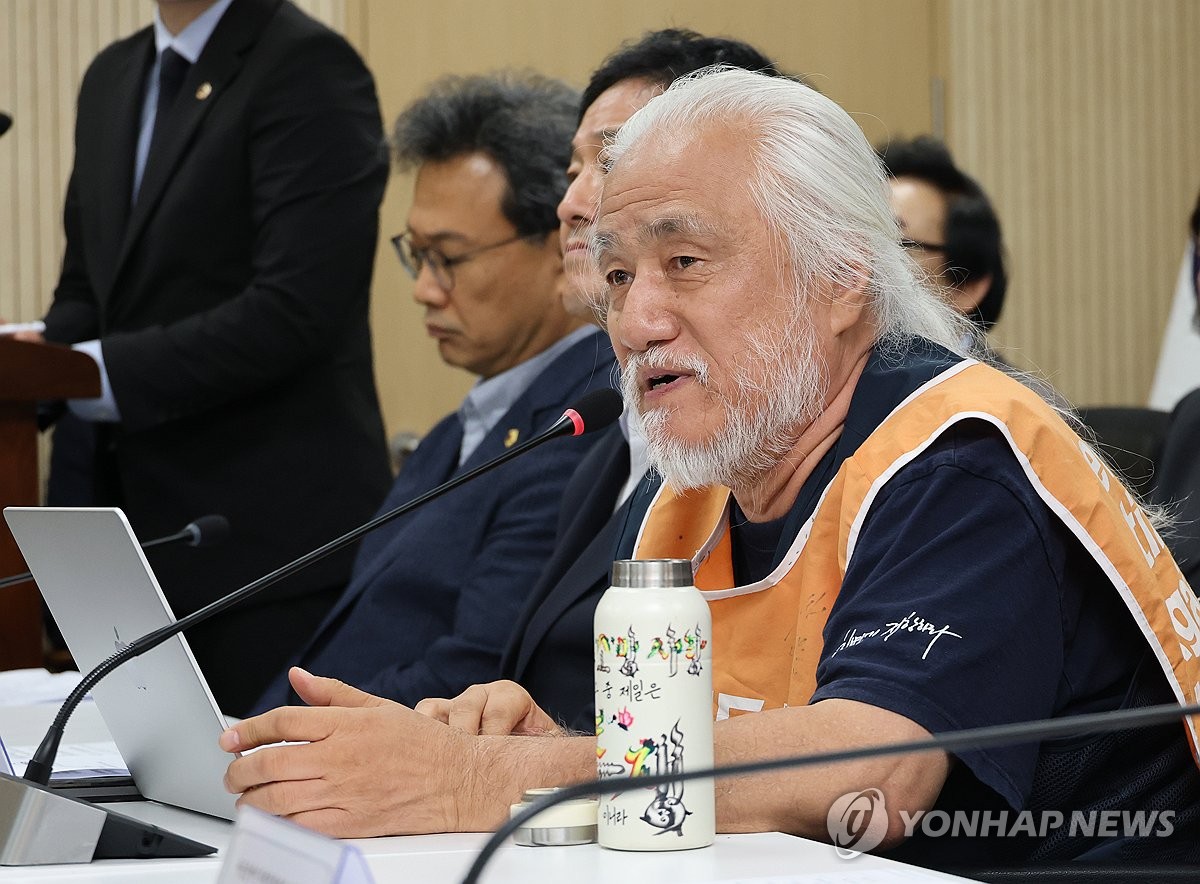 전장연 지하철시위 중단…서울시의회 민주당 "모두 저상버스로" 약속(종합) | 연합뉴스