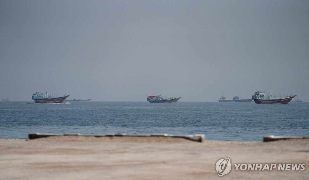 美 '전례 없는 제재' 위협 속 이란, 오만과 호르무즈 회담 재개 | 연합뉴스