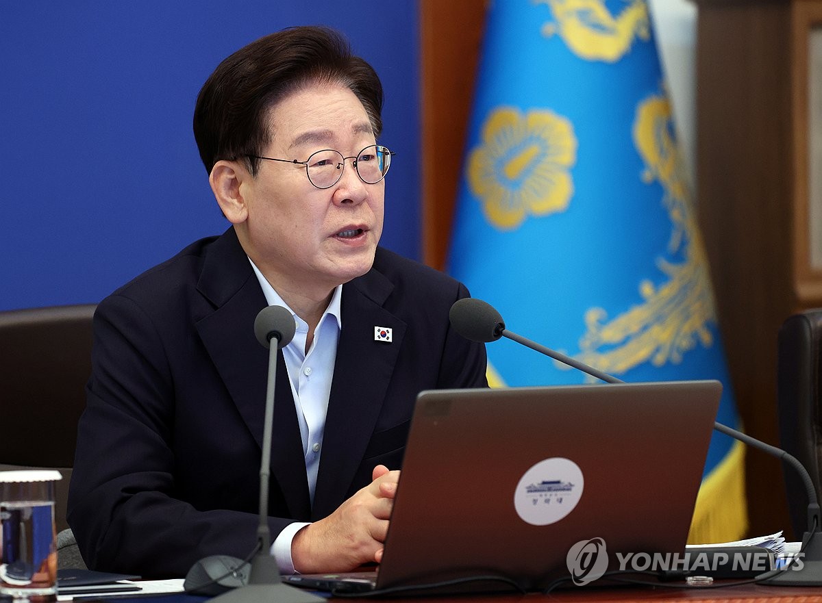 李대통령 "경찰, 앞으로 가장 큰 권력…警 개혁기구 고민해야" | 연합뉴스