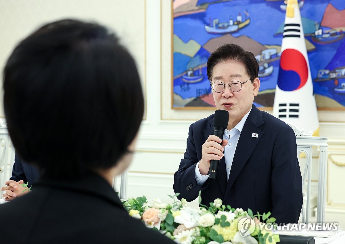李대통령 "다른 점 찾으면 원수 돼…작은 차이 넘어 전력질주" | 연합뉴스