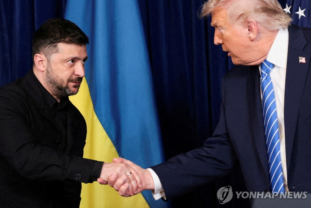 젤렌스키, 트럼프 축전 공개…"패트리엇 발사음처럼 사기 올려" | 연합뉴스