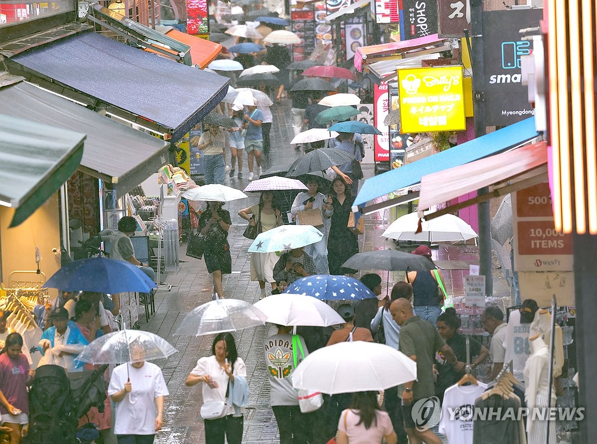 전국 흐리고 비·소나기…무더위는 당분간 계속 | 연합뉴스
