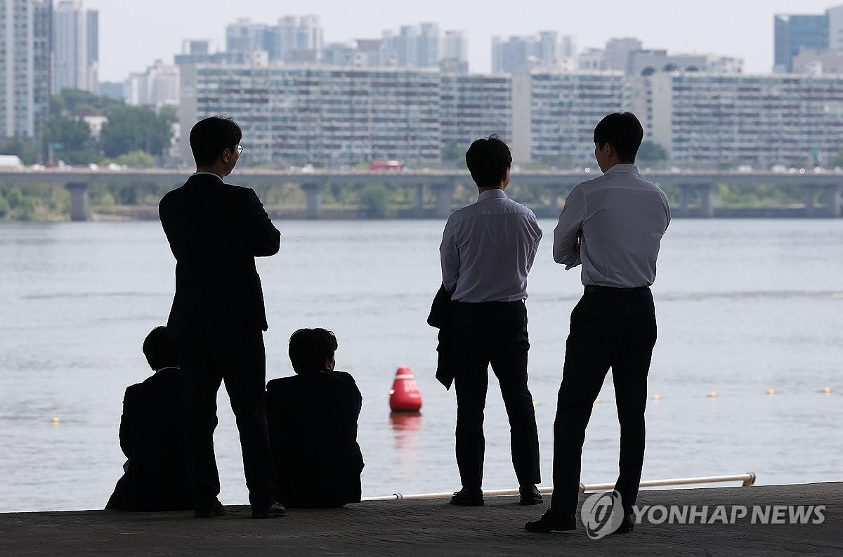 물가 못 따라가는 월급…근로자 실질임금 석달 연속 감소 | 연합뉴스