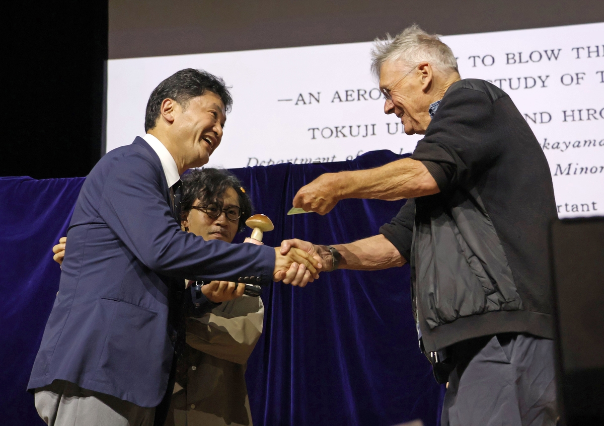'어떻게 풀어야 코 잘 푸는 걸까' 일본 연구 이그노벨상 수상 | 연합뉴스