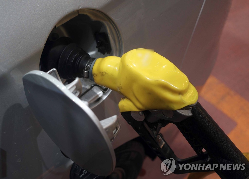 주유소 실수로 휘발유 탱크에 경유 혼입…부산서 180대 피해 | 연합뉴스