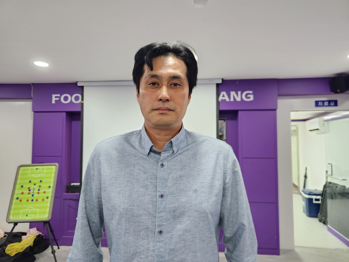 사퇴하려던 안양 유병훈 감독 제자리로…"결과에 책임 다하겠다" | 연합뉴스