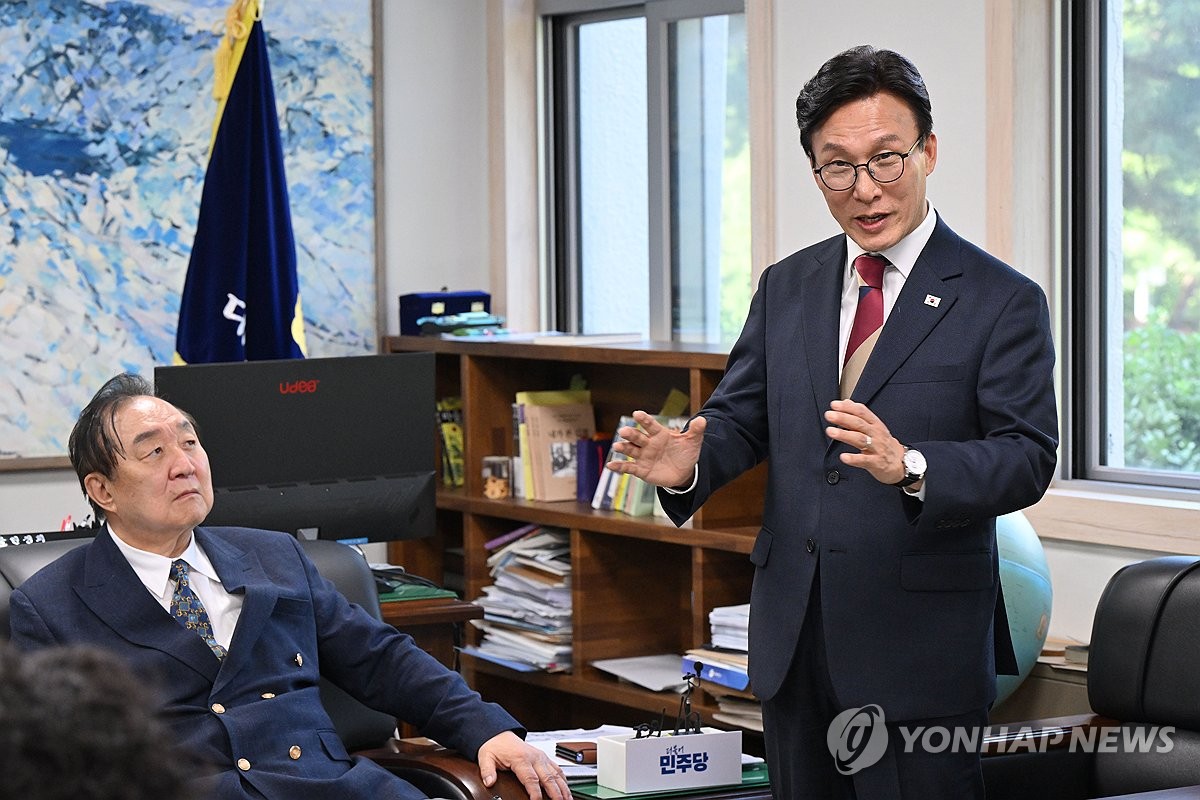 김민석, '이 정부서 개헌 없다' 정점식 연설에 "걸림돌 아냐" | 연합뉴스