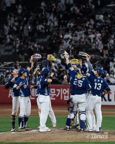 '1회 7득점' NC, 가을야구 마지막 불씨…한화 10연패 추락 | 연합뉴스