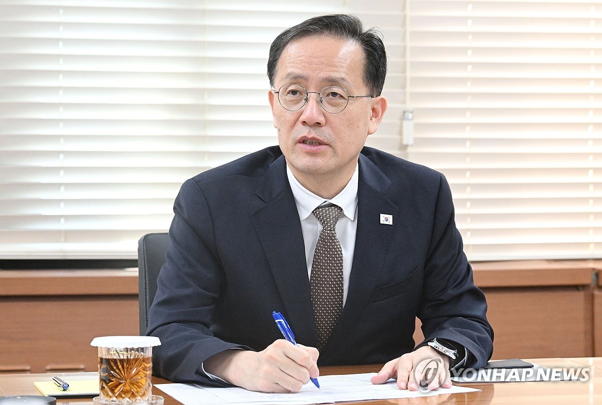 이형일, 첫 경제현안간담회…전기차 정책·퇴직연금 개선 논의 | 연합뉴스