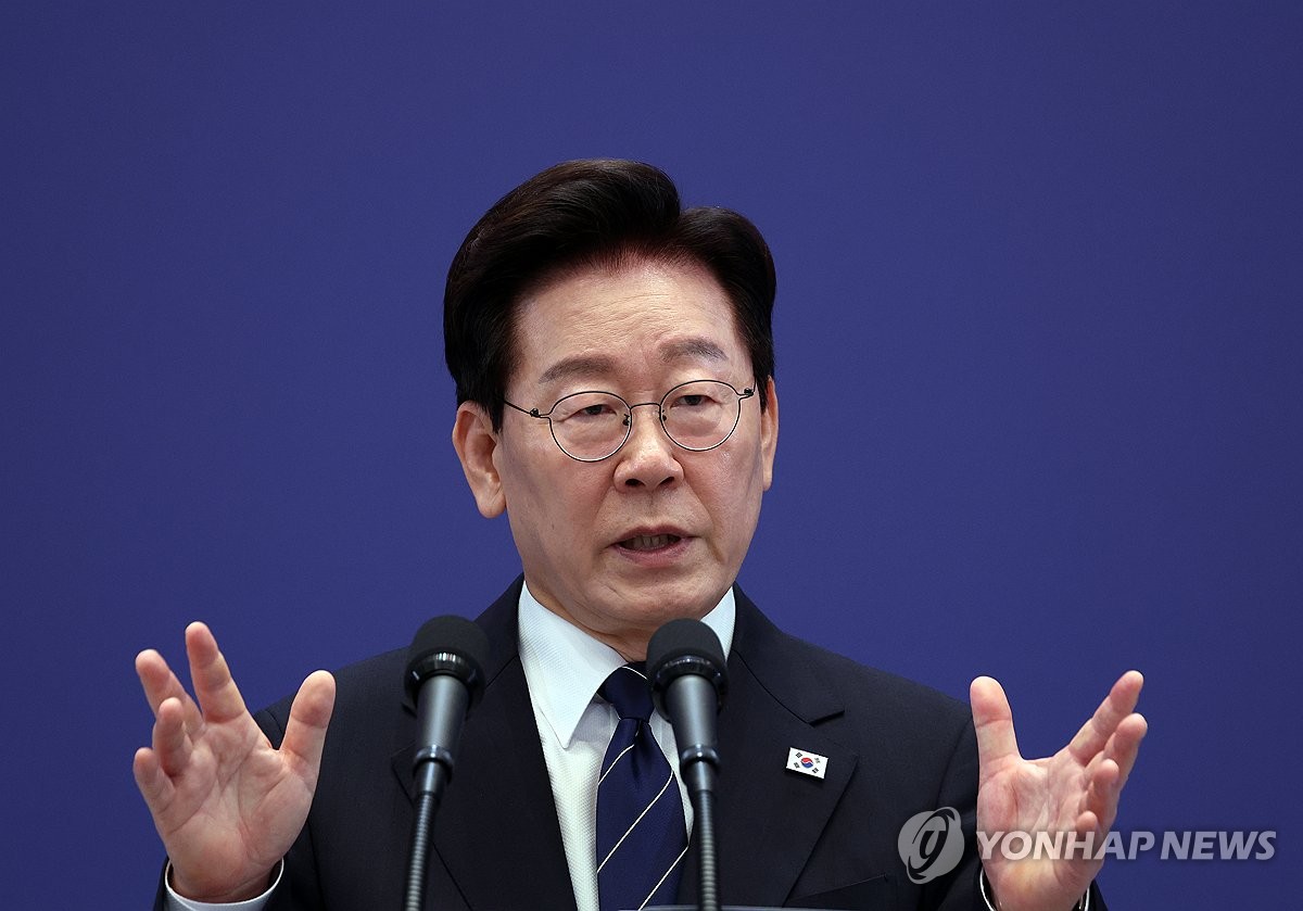 李대통령 "SNS 인용한다고 작성자 모든 과거주장 동조 아냐" | 연합뉴스