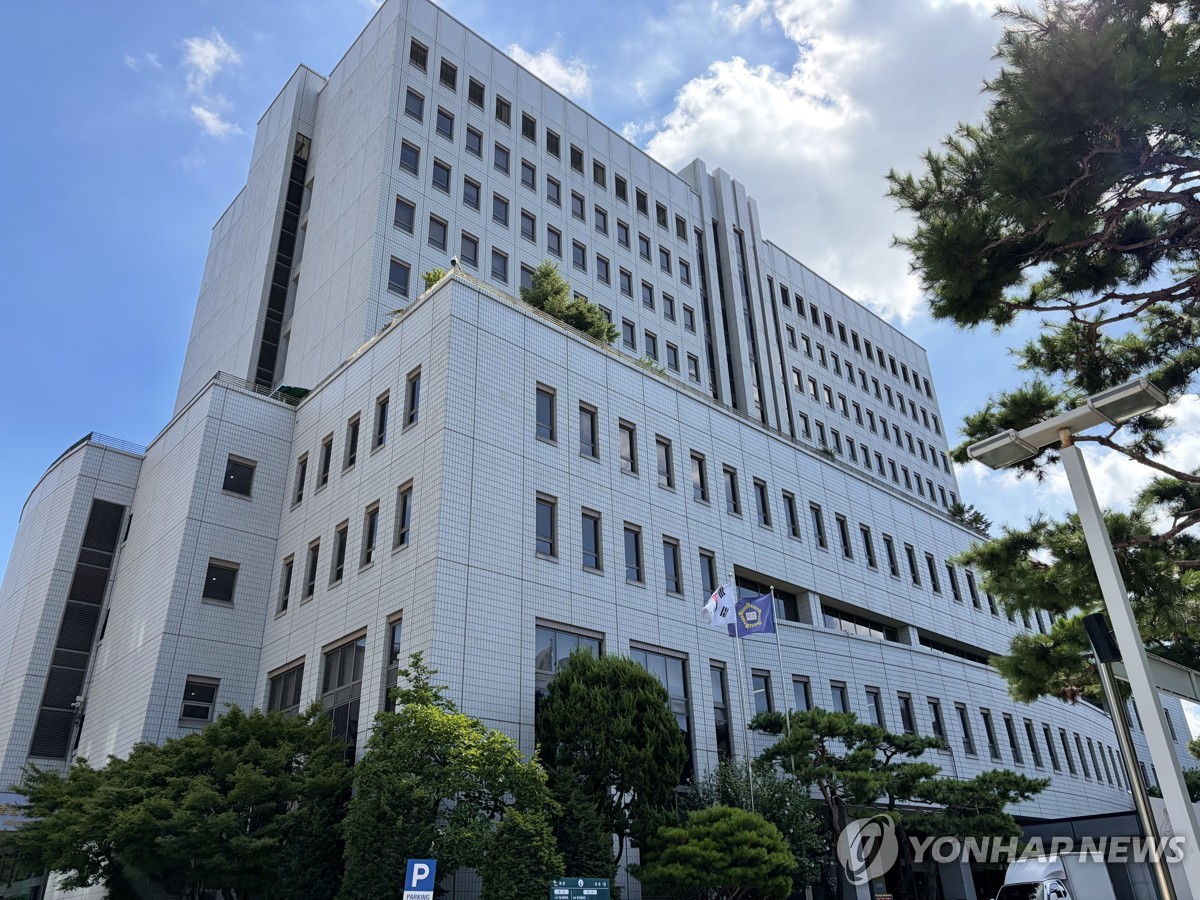 가수 이승기 장인, '코스닥 상장사 주가조작' 징역 3년6개월 | 연합뉴스
