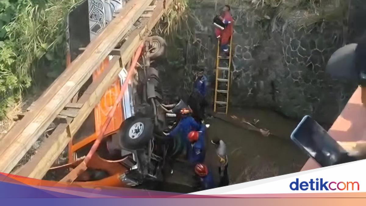Ngeri Mobil Elf Terjun ke Sungai di Ciawi Arah Puncak, Sopir Tewas