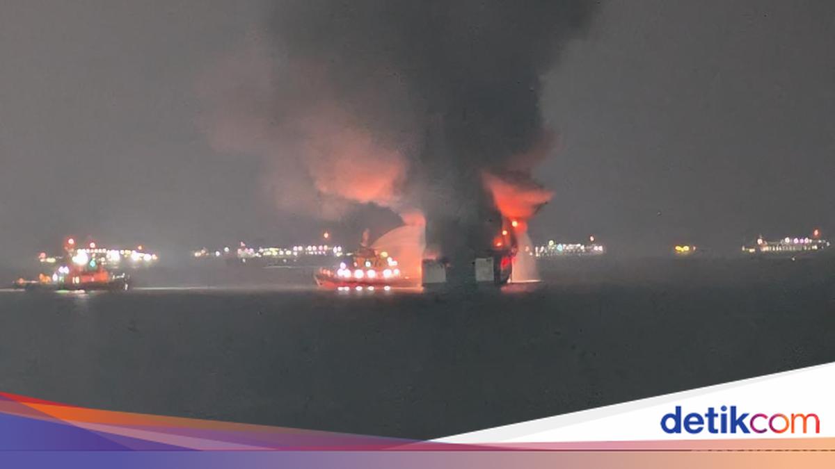 8 Fakta Kapal Feri di Pelabuhan Merak Dilalap Api