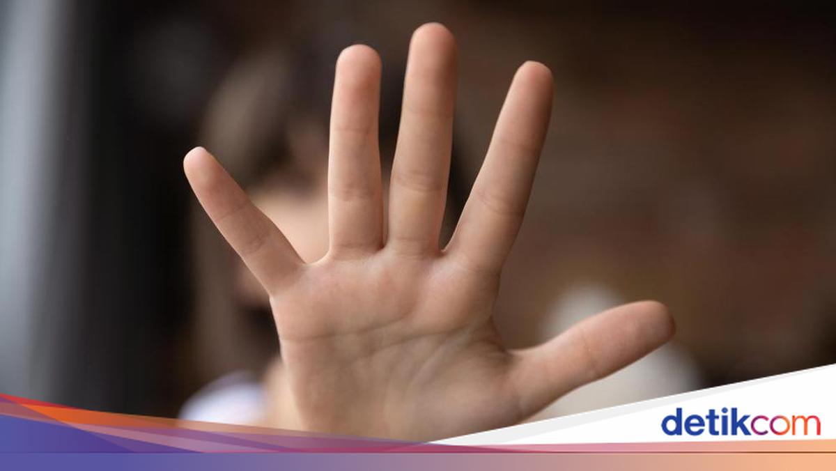 Heboh 13 Siswi SMP Ciputat Di-bully Senior Minum Kopi Campur Cuka