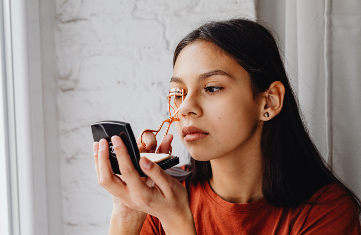 Do a quick curl before applying mascara