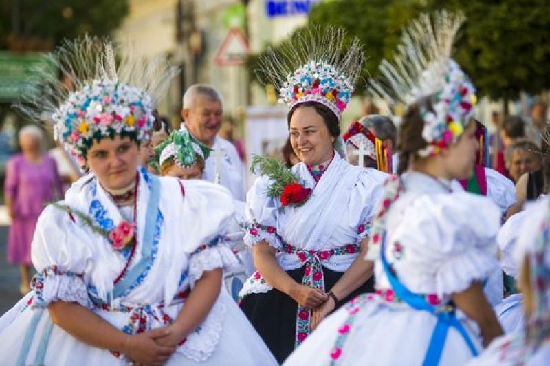 Hungarian ethnicity group honours St Anna