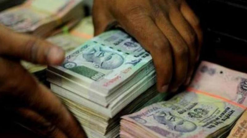 Govt notifies notes ban law, to slap Rs 10,000 fine