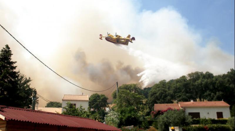 10,000 flee as wildfires rage in southeast France