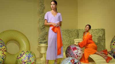 Alice + Olivia's fashion presentation featured a myriad of colours. The models wore posed in an olive green background and were dressed in contrasting shades of lilac and orange. (Photo: AP)