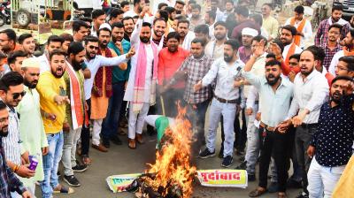 BJP Yuva Morcha members burn an effigy of senior Congress leader Digvijay Singh over his tweet on Khargone violence, in Jabalpur. (PTI Photo)