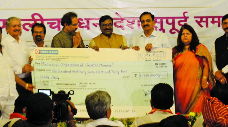 Finance minister Sudhir Mungantiwar presented a cheque of Rs 647 crore to compensate for the loss of octroi post GST.
