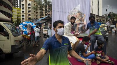 India records 25,404 COVID-19 cases, 339 deaths