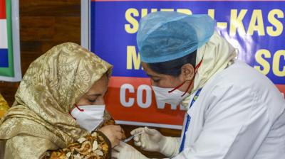 Of all 2.24 lakh people who have been vaccinated, 447 developed minor complications. Only three persons who were hospitalised have now been discharged. (Photo:PTI)