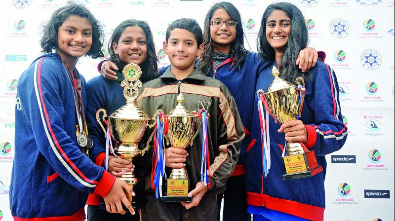 Maharashtra acquatics team Apeksha Fernandes, Sanjiti Saha, Utkarsha Gor, Palak Dhami and Vedika Amin