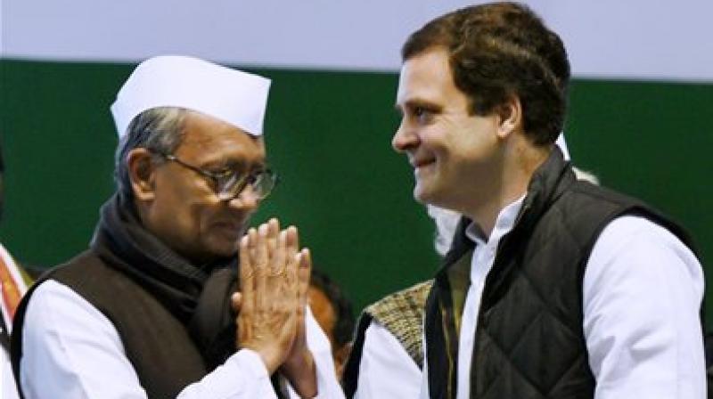 Congress Vice President Rahul Gandhi with Senior Congress leader Digvijay Singh at the partys Jan Vedna Sammelan at Talkatora Stadium in New Delhi. (Photo: AP)