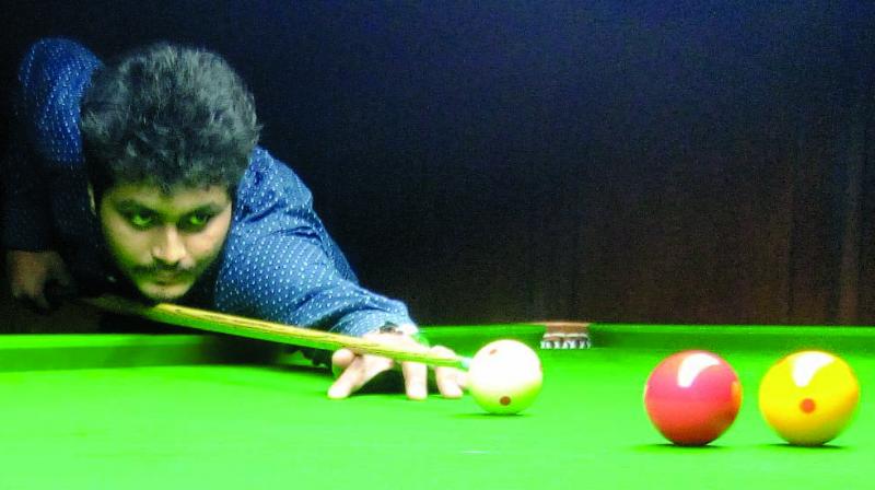 Seasoned cueist Chandu Kansodaria was left to score just 104 as compared to Raj Khandwala 200 points in the third frame. Seasoned cueist Chandu Kansodaria was left to score just 104 as compared to Raj Khandwala 200 points in the third frame.