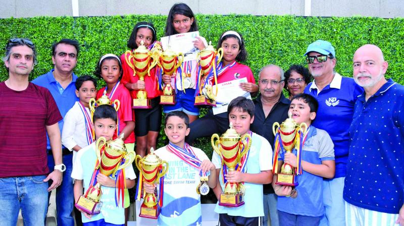 All the winners with their trophies pose with GMAAA president Zarir Balliwalla, Hon. Secretary Pradeep Divgika rand hosts Khar Gym officials.