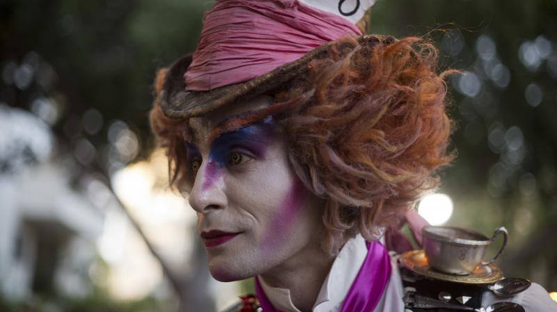 People flock to Israels Rehovot for living statues festival