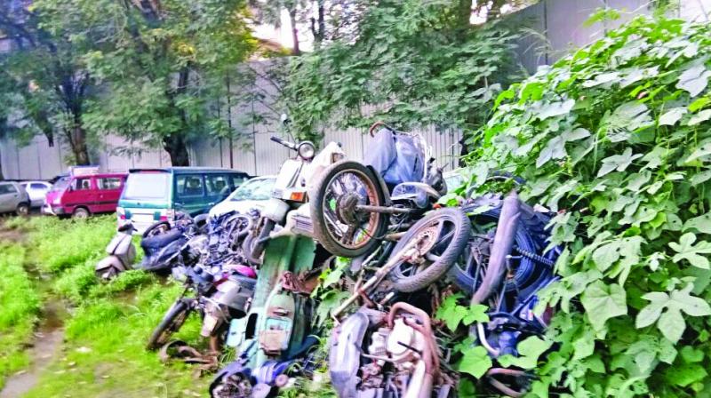 The auctioned vehicles included 193 two-wheelers, 901 four-wheelers and 300 three-wheelers.