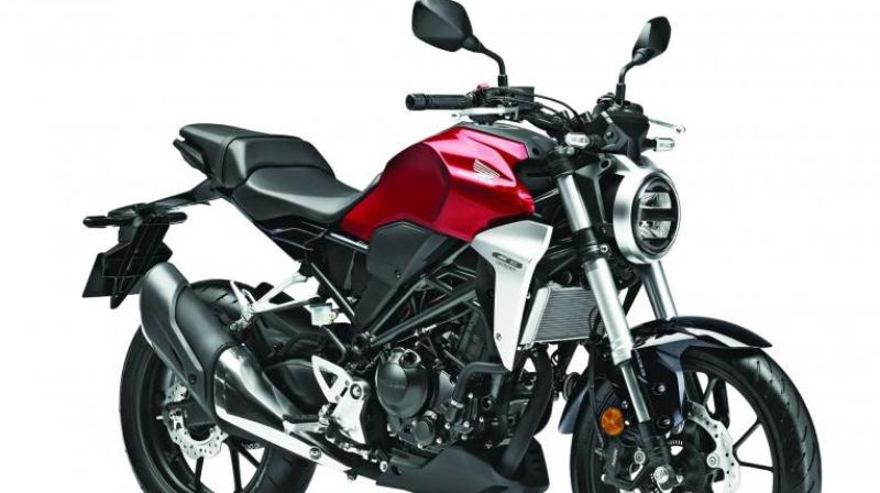 Developed as the ultimate sports roadster to transform mere travel into a playful ride, CB300R is pure fun to ride and an absolute joy to own.