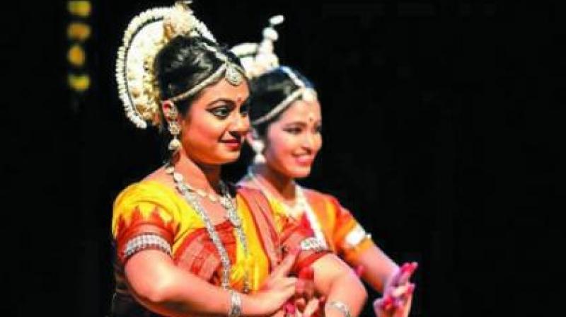 There is a harmonious blend of traditional Kathak with other world forms like jazz and ballet, whenever she takes the stage and the impact on the audience is simply mesmerizing and hypnotic.