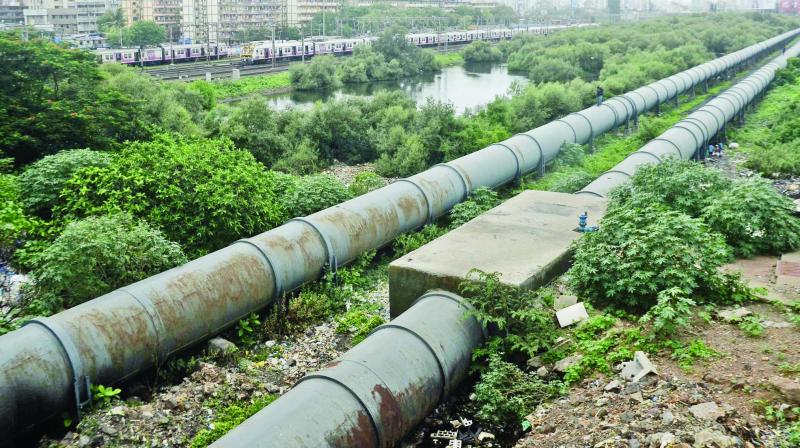 The helium gas technique is based upon the chemical property of helium being inert, non-toxic and not reacting with water. The helium gas technique is based upon the chemical property of helium being inert, non-toxic and not reacting with water.