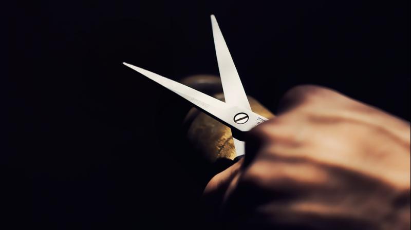 The profusely bleeding Mark was helped by his friends. (Photo: Pixabay)