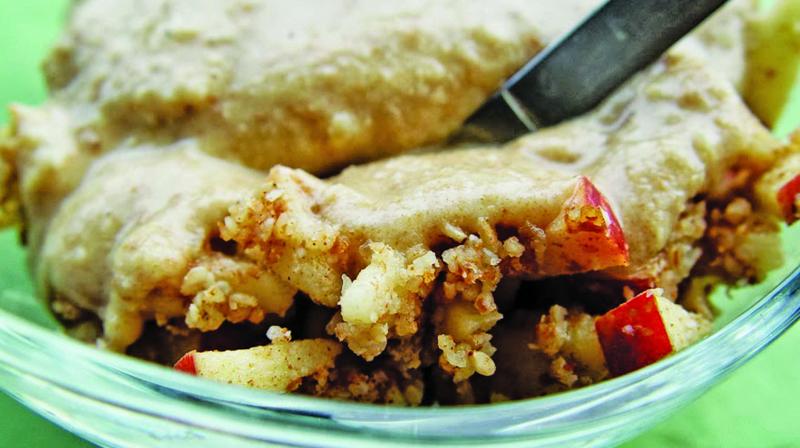 Raw vegan cinnamon apple crumble with date-almond sauce.