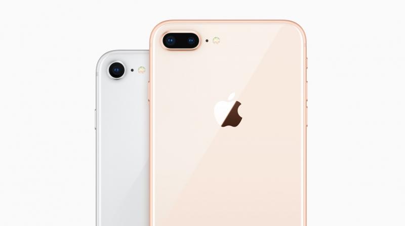 A Snapdragon X16 Gigabit modem rests inside the iPhone 8 | A