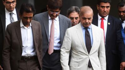 Pakistan's Prime Minister Shehbaz Sharif (2R) and leader of the Muttahida Qaumi Movement (MQM-P) and collation partners of the newly formed government Khalid Maqbool Siddiqui (L) leave after a meeting in Karachi on April 13, 2022. (Photo: AFP)