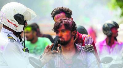 he Ministry of Road, Transport and Highways (MoRTH) issued an advisory last week after confusion set in among commuters after the traffic police tweeted that motorists must carry original copy of insurance.(Representational Image)