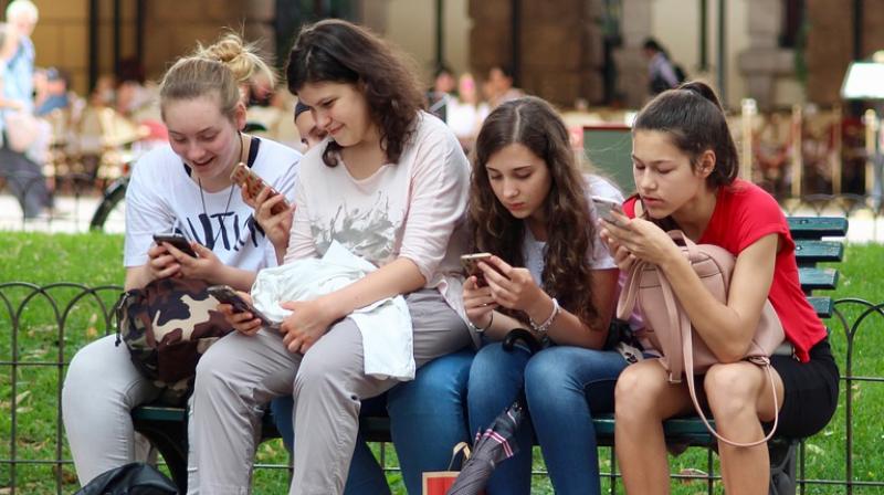 When enabled, the Focus Mode allows you to select the apps you want to stay active on and pausing everything else. (Photo: Pixabay)