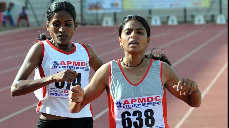 Jharkhands Jhuma Khatun (R) en route to gold in the womens 1500 metres race at Senior National Inter-State Championships in Hyderabad. DC Photo