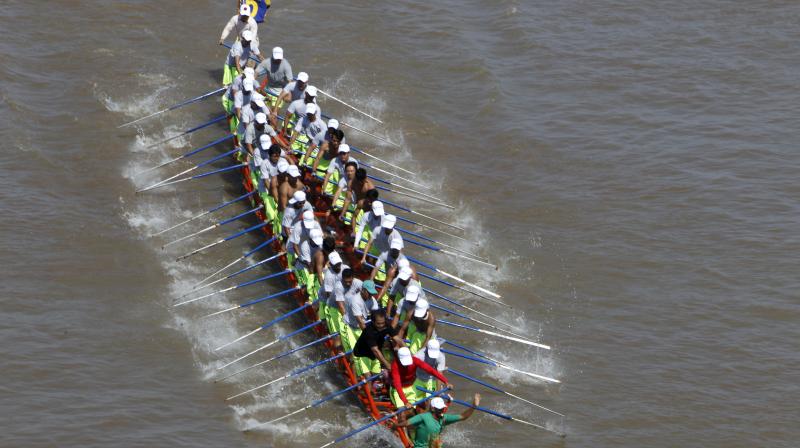 Cambodia marks water festival with boat races