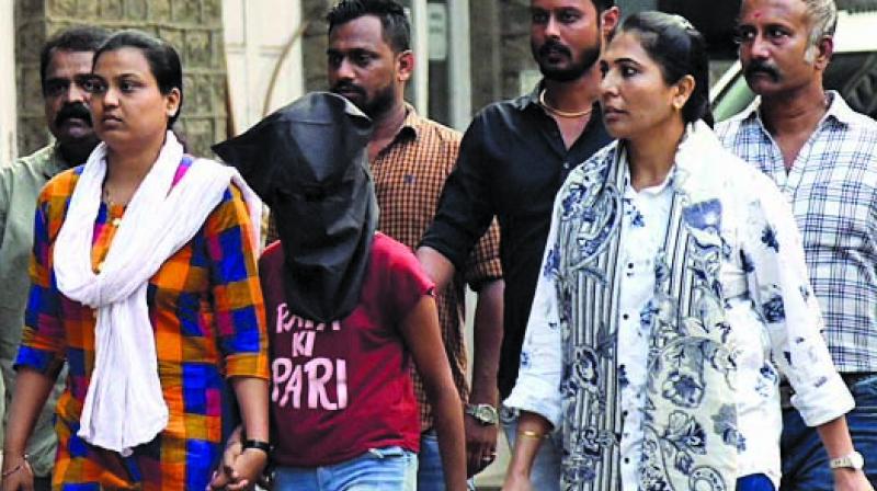 Accused wearing a T-shirt that says Papa ki pari.