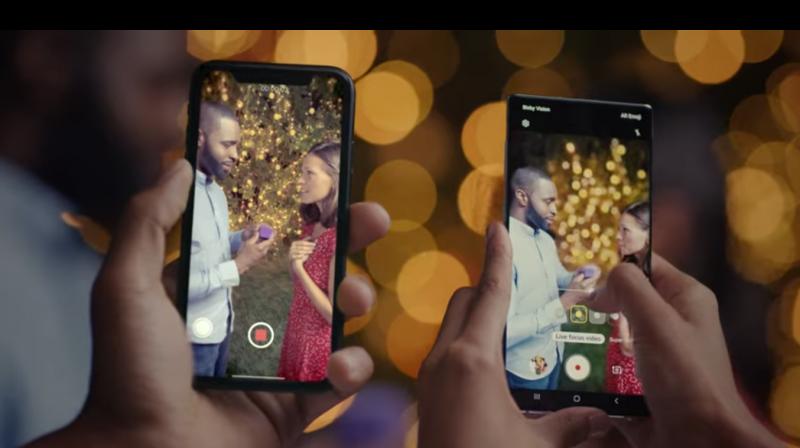 Live focus, as you see, helps users get the bokeh effect in videos. This helps keep the main subjects in focus on the Note+ and blurs out the back.